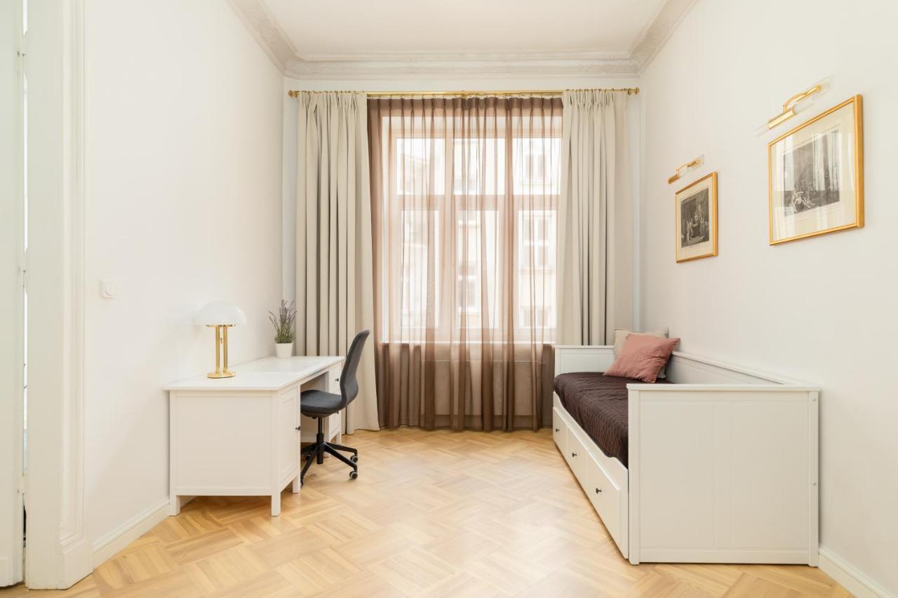 Marszalkowska 58 - Classy Two Bedroom Apartment With Balcony By Noclegi Renters Varsavia Esterno foto